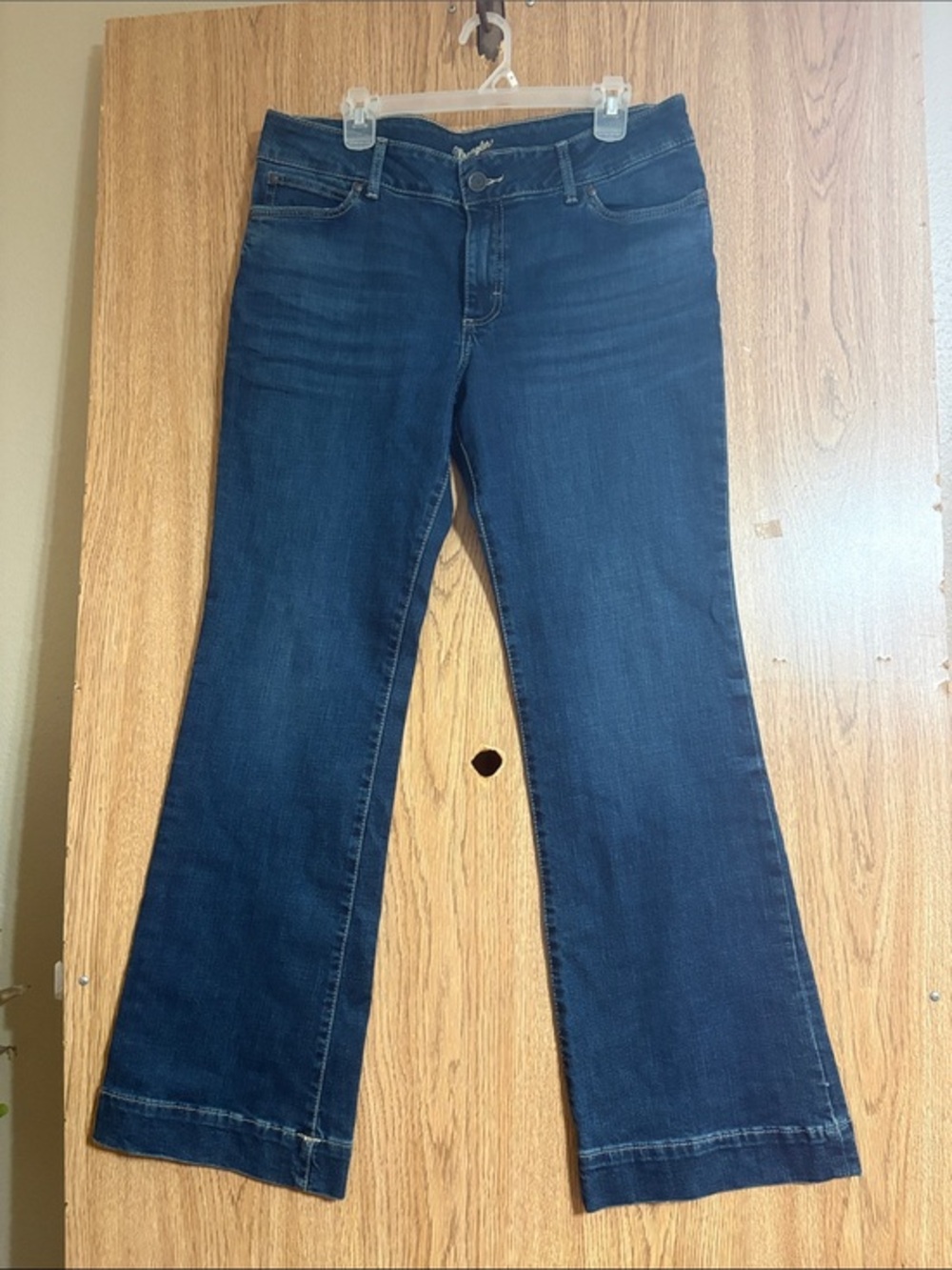 Wrangler Dark Blue Flare Jeans. 25x34